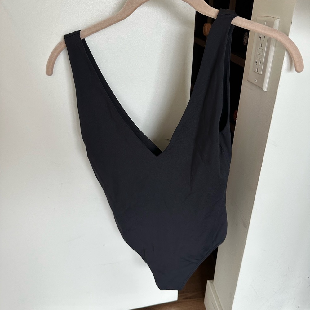 Aritzia v neck bodysuit NWOT